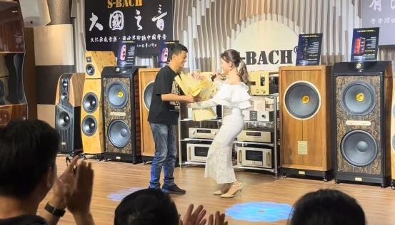 好薇《家乡美》全国首发大型音乐会在斯巴赫音响隆重举行(图4)