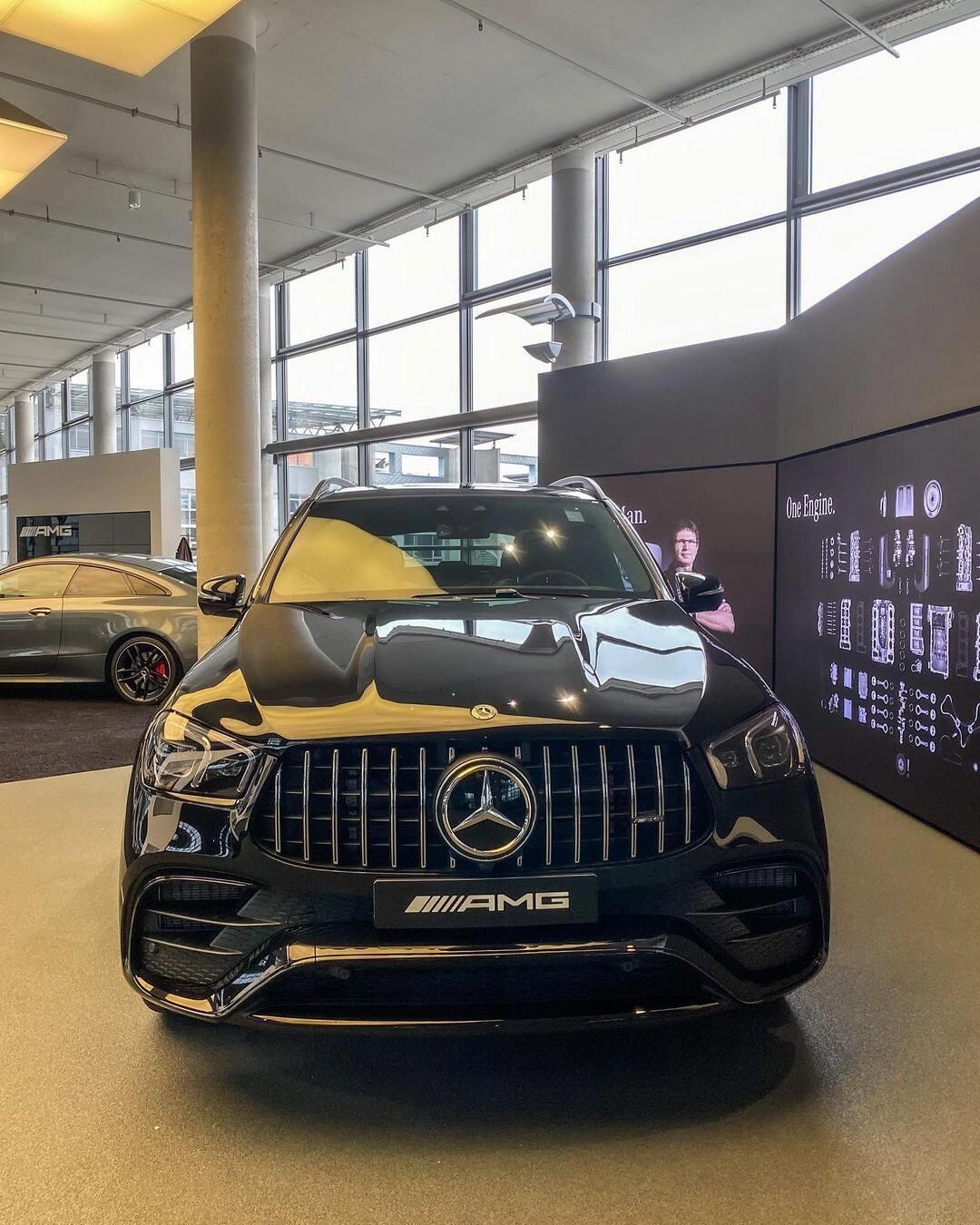 2024款奔驰AMG GLE63S 驾驭激情重塑豪华SUV性能巅峰(图1)