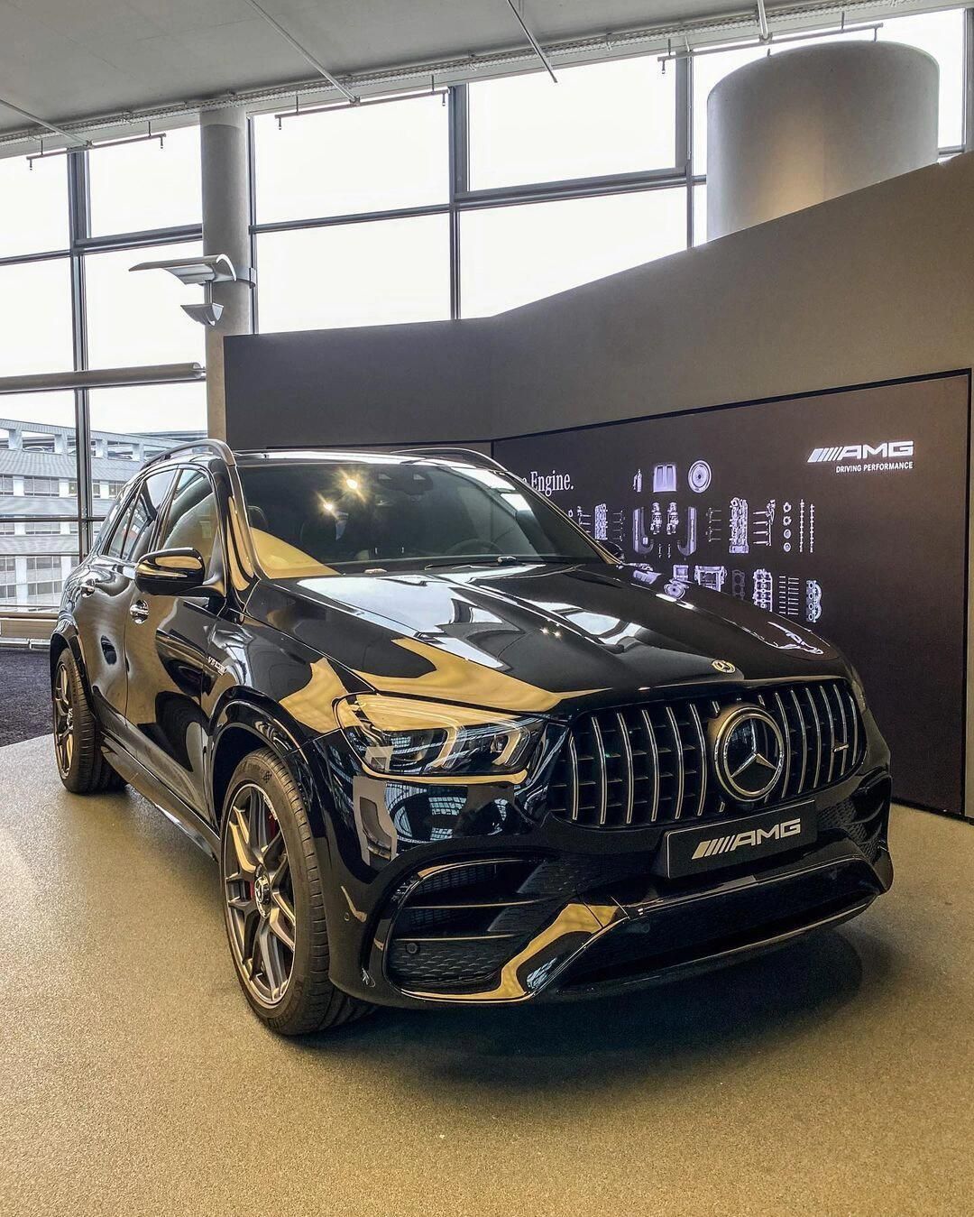 2024款奔驰AMG GLE63S 驾驭激情重塑豪华SUV性能巅峰(图2)