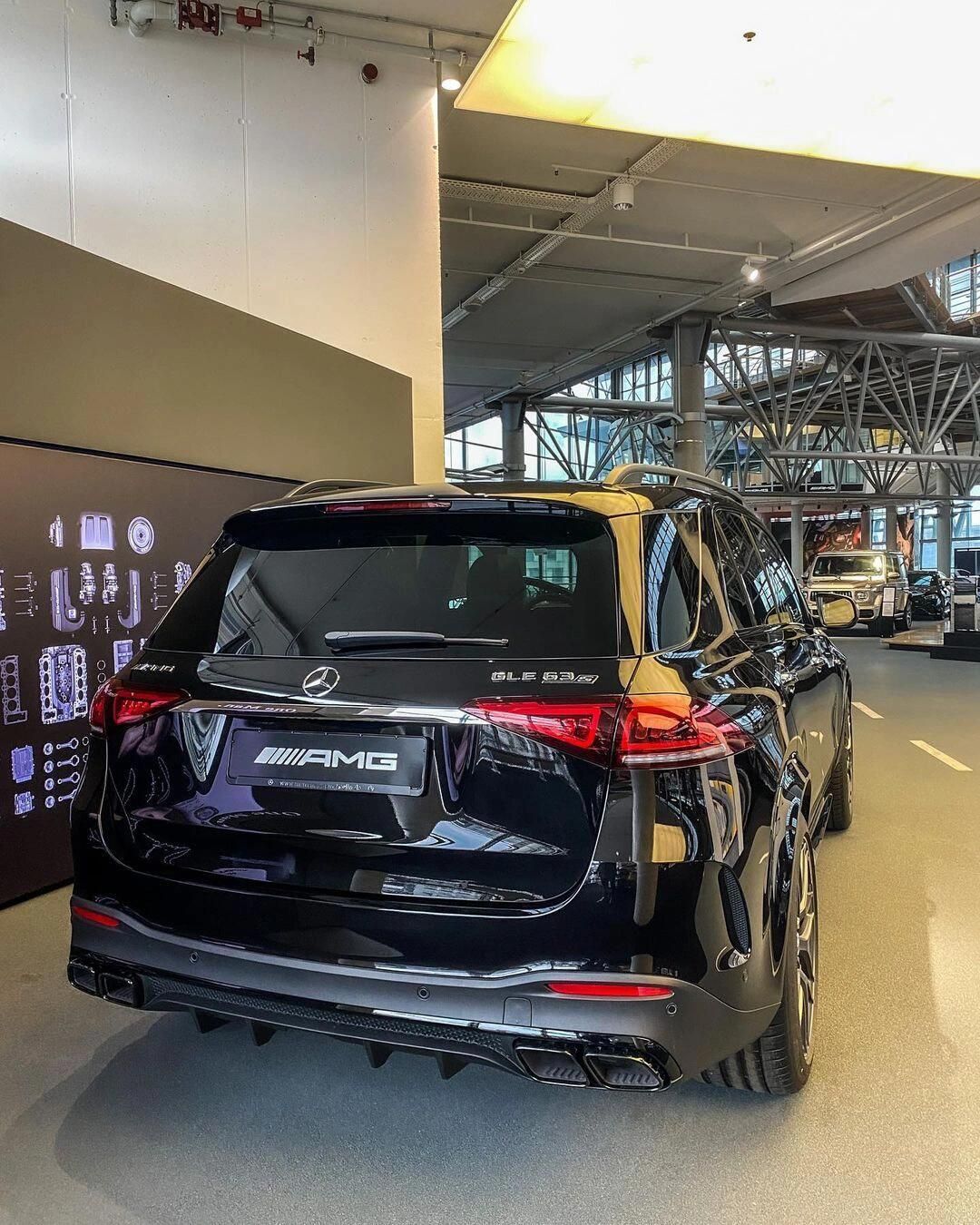 2024款奔驰AMG GLE63S 驾驭激情重塑豪华SUV性能巅峰(图8)