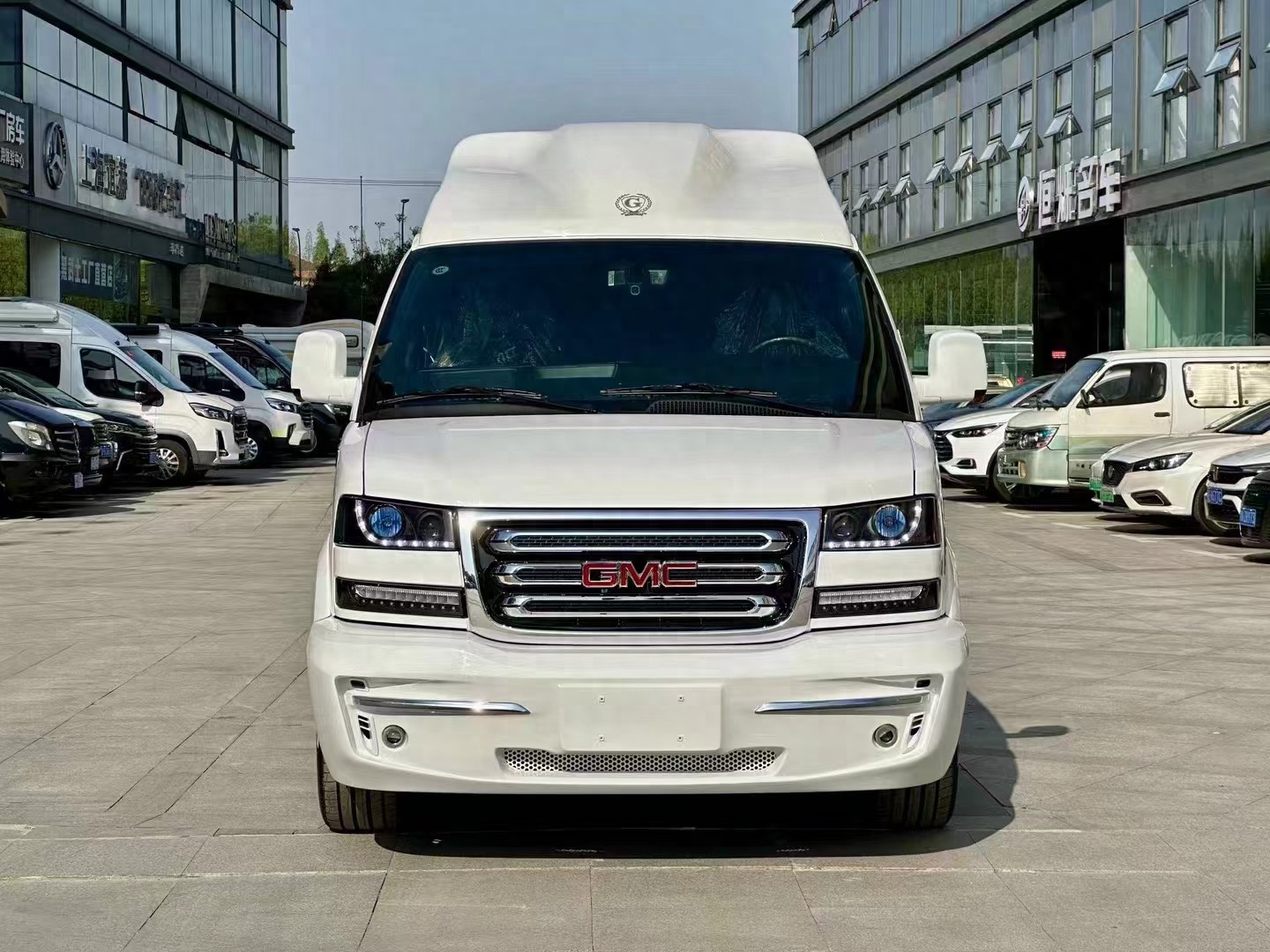 2024 款 GMC 高顶商务车：陆地商务舱的新典范(图1)