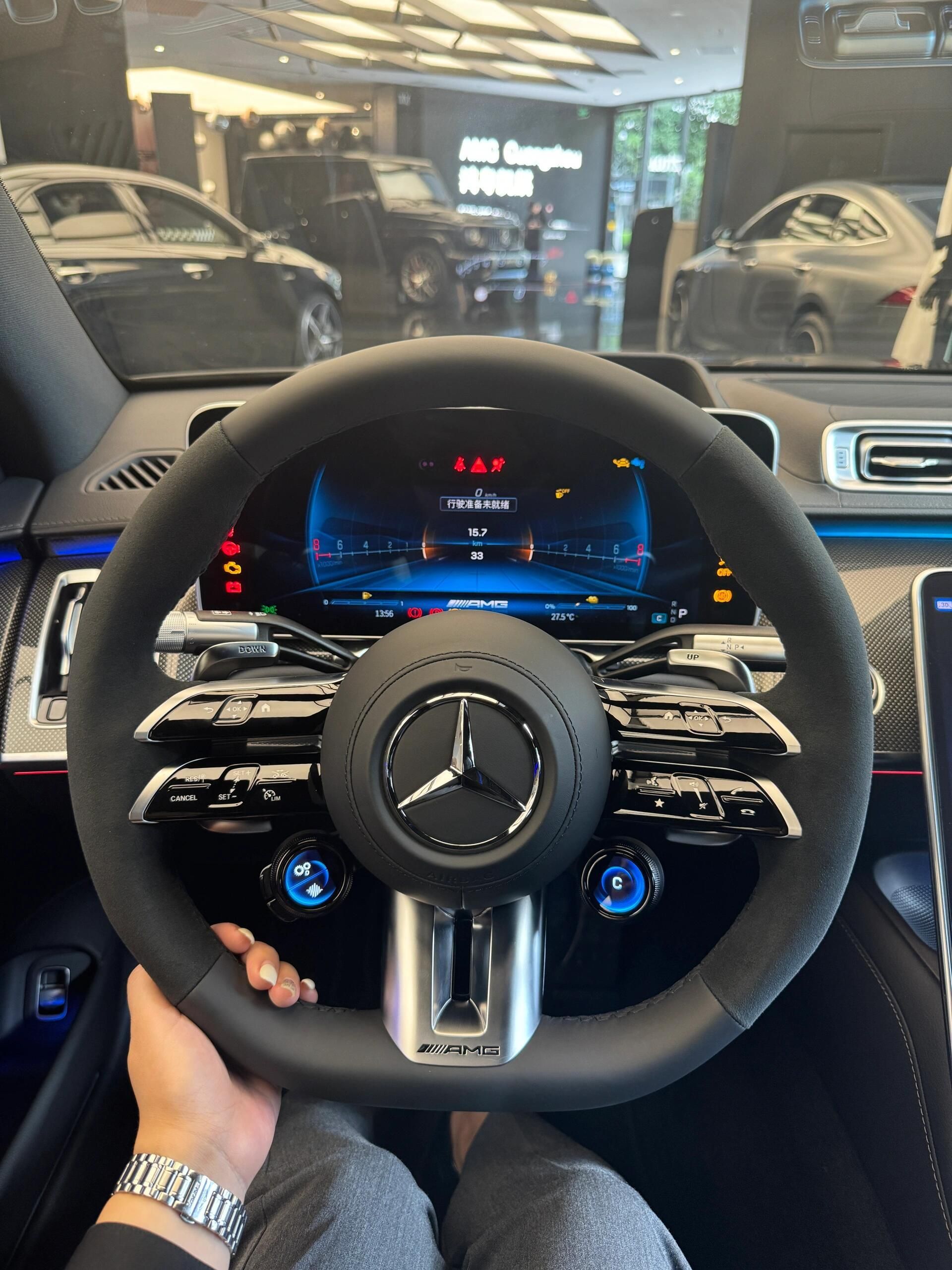 2024 款奔驰 S63 来袭 奢华与性能的终极碰撞(图2)