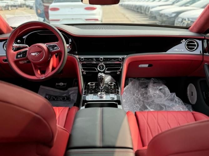 2024款欧版宾利飞驰V8 雅度版 naim 音响 座椅刺绣最新报价及配置(图3)