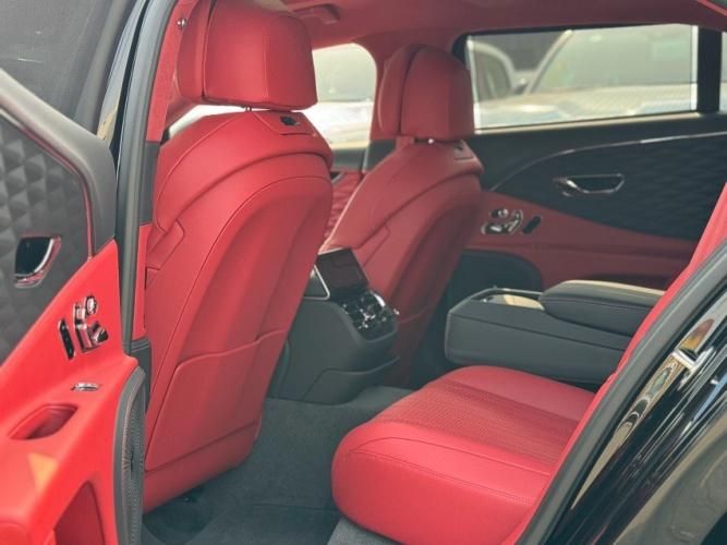 2024款欧版宾利飞驰V8 雅度版 naim 音响 座椅刺绣最新报价及配置(图5)