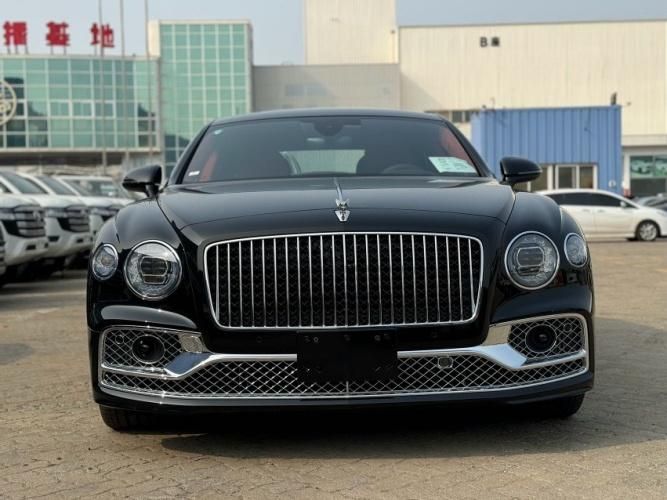 2024款欧版宾利飞驰V8 雅度版 naim 音响 座椅刺绣最新报价及配置(图1)