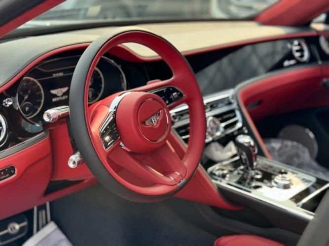 2024款欧版宾利飞驰V8 雅度版 naim 音响 座椅刺绣最新报价及配置(图4)