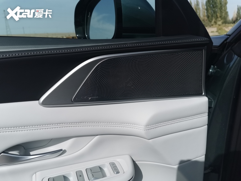 11698万元限量300台 奥迪SQ7暗夜骑士版上市(图1)