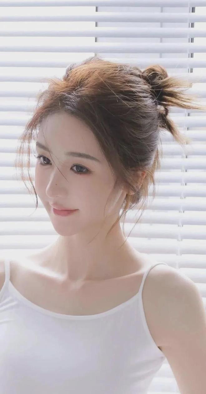 糖心vlog白桃少女紧身牛仔裤(图1)
