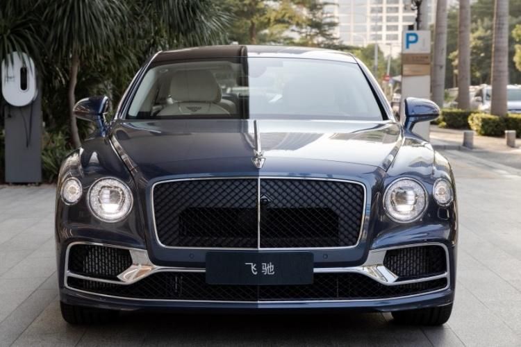 2024款中规宾利飞驰40T V8流星蓝亚麻白帝王蓝现车(图1)