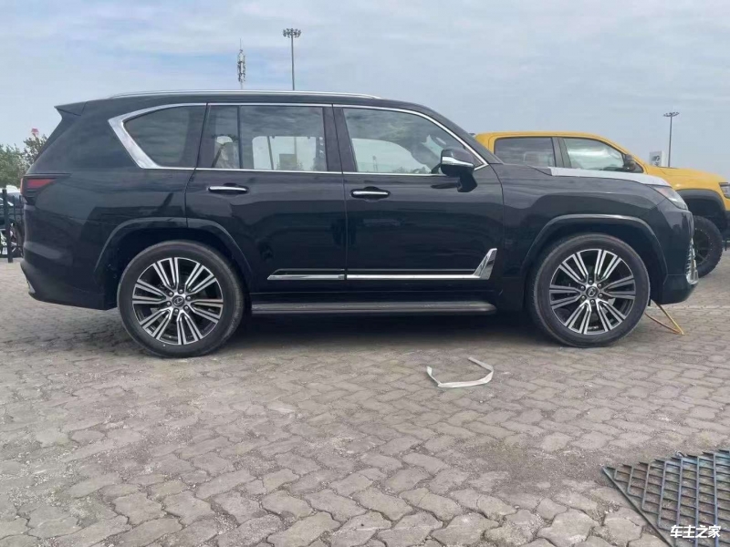 2024款国六雷克萨斯LX570外观霸气热销价(图1)