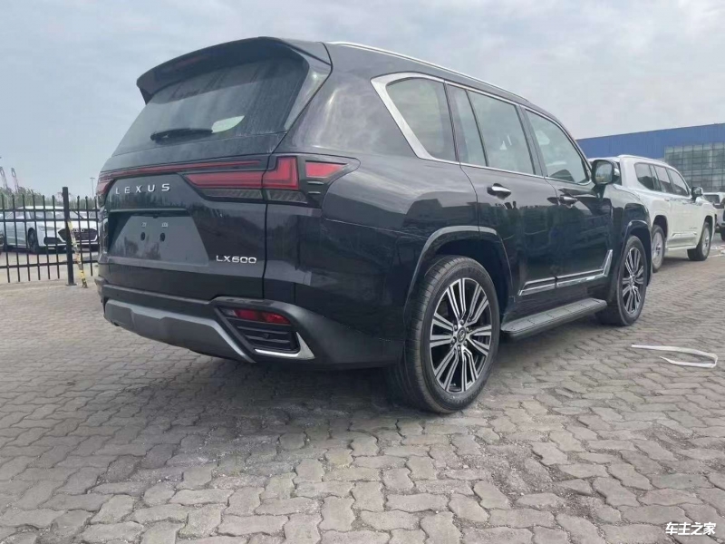 2024款国六雷克萨斯LX570外观霸气热销价(图3)