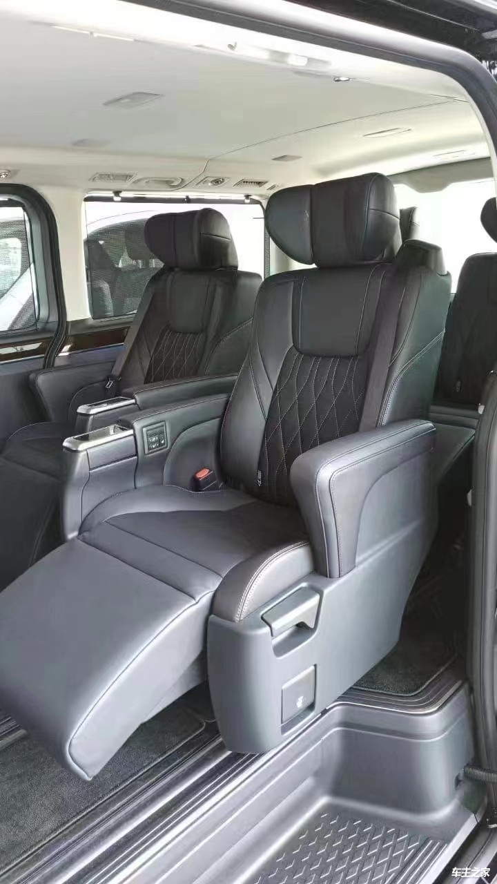 2024款丰田Granvia中东版高配35L现车 气质不输埃尔法(图6)
