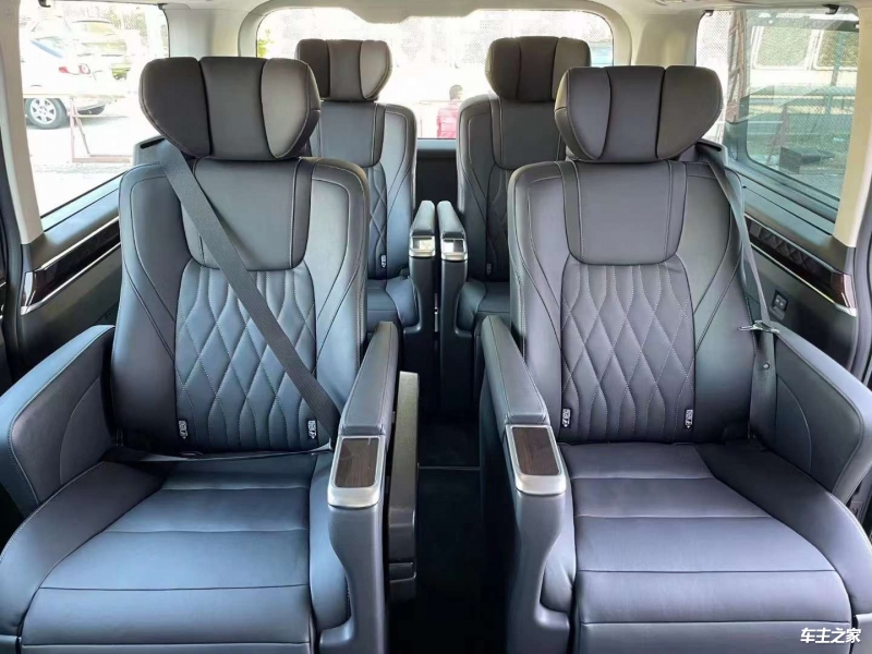 2024款丰田Granvia中东版高配35L现车 气质不输埃尔法(图4)