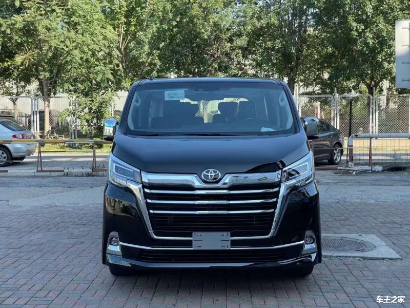 2024款丰田Granvia中东版高配35L现车 气质不输埃尔法(图1)