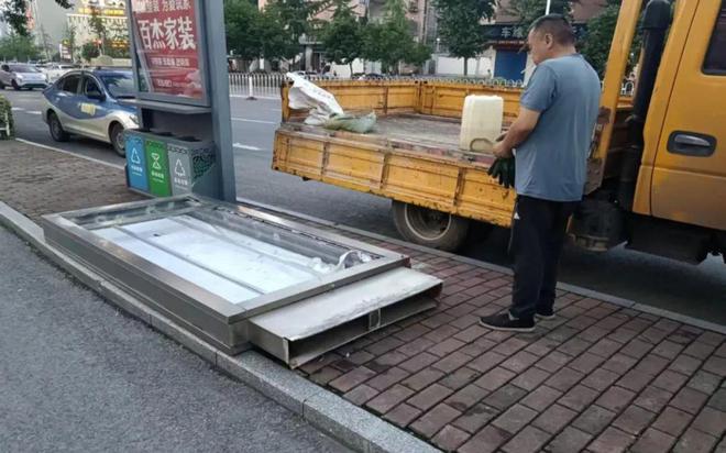 【铜陵头条0625】紧急救援！枞阳辅警勇救跳江老人！铜陵公积金最新公告！施工公告！(图4)