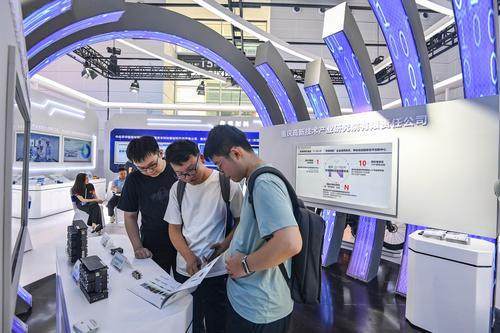 2025广州影音展圆满落幕斯兰《黄梅悠悠》斩获双奖(图1)