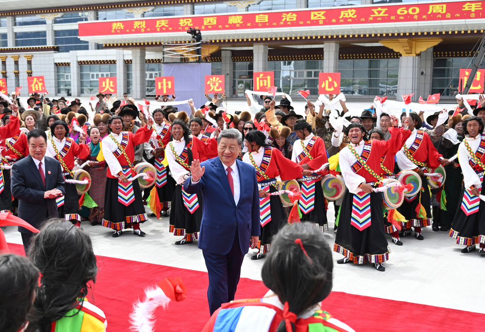 “共建中华民族共同体 书写美丽西藏新篇章”——习近平总书记率中央代表团出席西藏自治区成立六十周年庆祝活动纪实(图2)