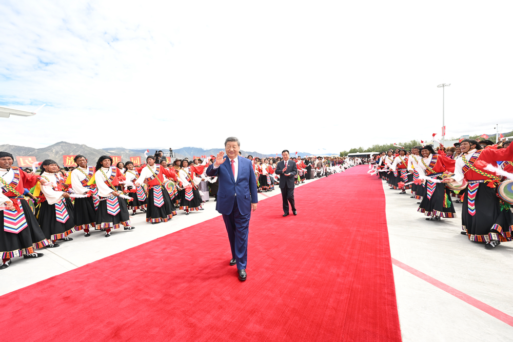 “共建中华民族共同体 书写美丽西藏新篇章”——习近平总书记率中央代表团出席西藏自治区成立六十周年庆祝活动纪实(图5)