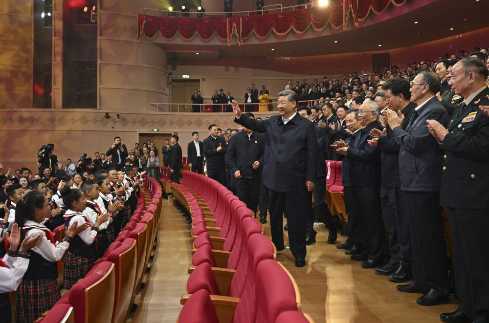 “共建中华民族共同体 书写美丽西藏新篇章”——习近平总书记率中央代表团出席西藏自治区成立六十周年庆祝活动纪实(图8)