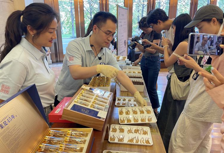 娓屽彛锛氬簾寮冪Ц绉嗙偣鑽夋垚閲？绋昏弴杞綔涓€鐢板弻鏀？(图1)