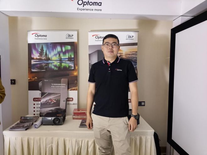 奥图码亮相成都国际音响展三色激光HC9000重塑家庭剧院新标准！！(图1)