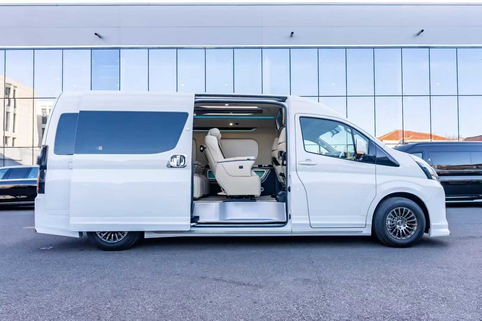 2024款进口丰田海狮商务 海狮MPV价格(图3)