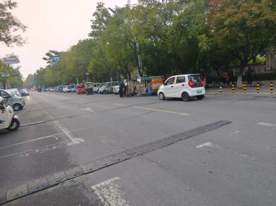 治理“老头乐”不仅要解“堵”还得解“忧”(图1)