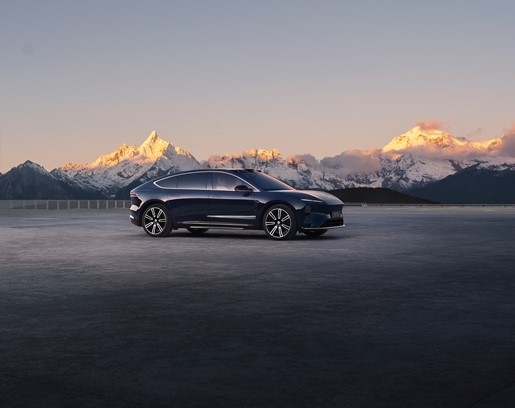 试驾深蓝S05长续航版：15万级纯电SUV620km续航+3C超充爱了！(图1)