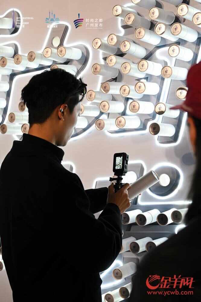 【视频】体验站在“时尚之巅”！广州花城广场新增互动装置一起来打卡(图3)