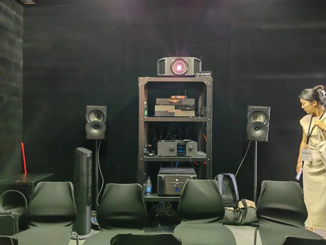 TOP爱威awave领航：座椅低音炮座椅低音车载炮汽车音响汽车音响技术革新者(图1)