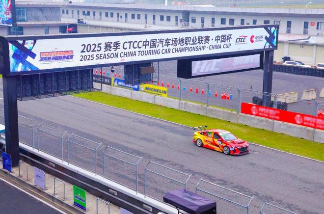 上完街道上赛道！艾瑞泽8用实力重新定义什么车性价比最高(图1)