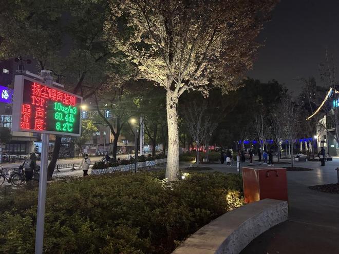 当24小时公园图书馆遇上广场舞(图3)