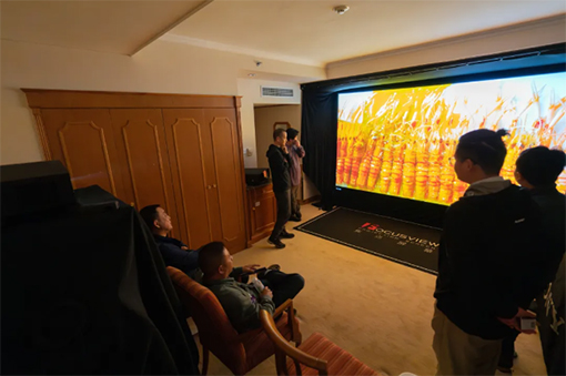 正力音响取得一种可旋转改变水平垂直角度的音箱号角专利在不改变模具的情况下可旋转固定号角安装方式(图1)