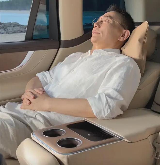 问界M9穿越4000公里携手罗振宇开启知识跨年新征程(图4)