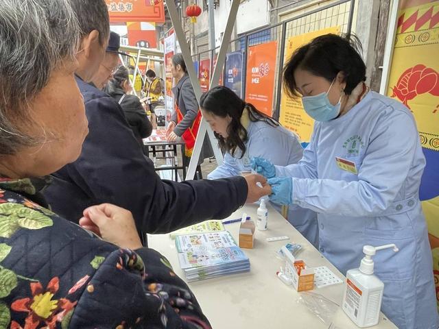 200余种川黔特色商品开卖 四川自贡贡井第二届民族特色产品公益集市开市(图6)