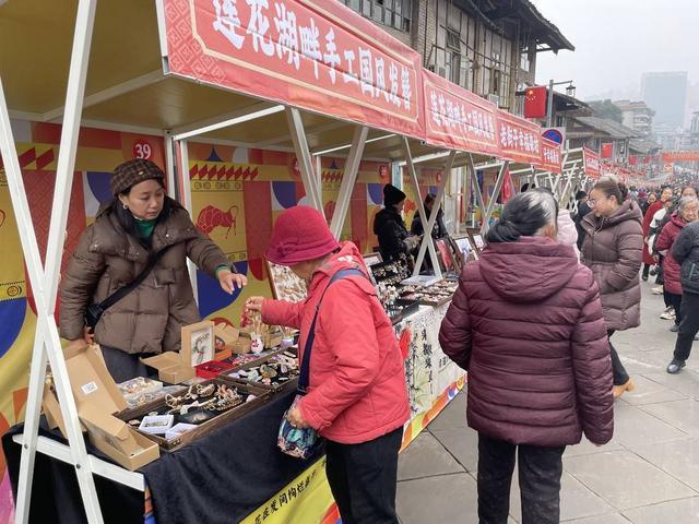 200余种川黔特色商品开卖 四川自贡贡井第二届民族特色产品公益集市开市(图5)