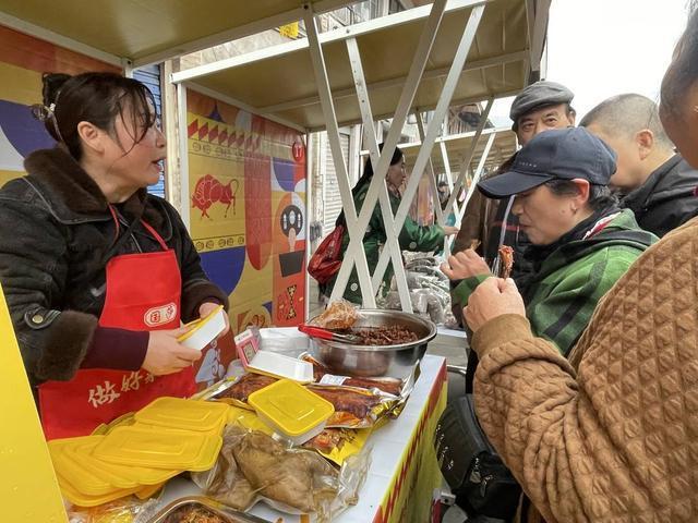 200余种川黔特色商品开卖 四川自贡贡井第二届民族特色产品公益集市开市(图4)