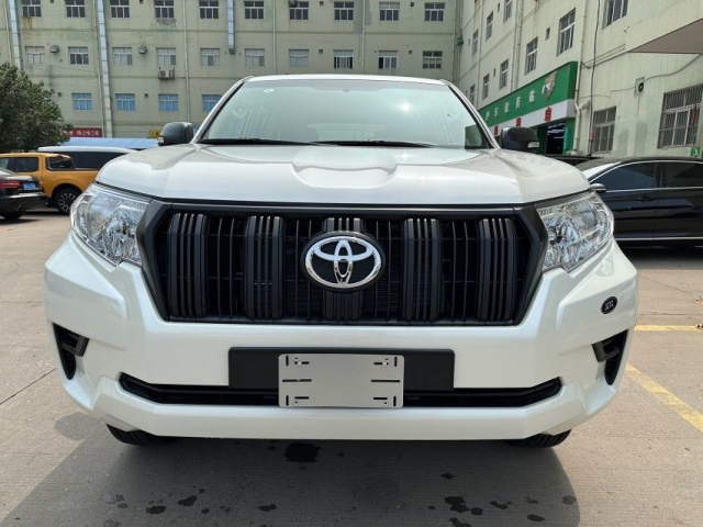 2024款霸道2700 TX 铝轮 底挂 无天窗 港口现车钜惠来袭(图1)