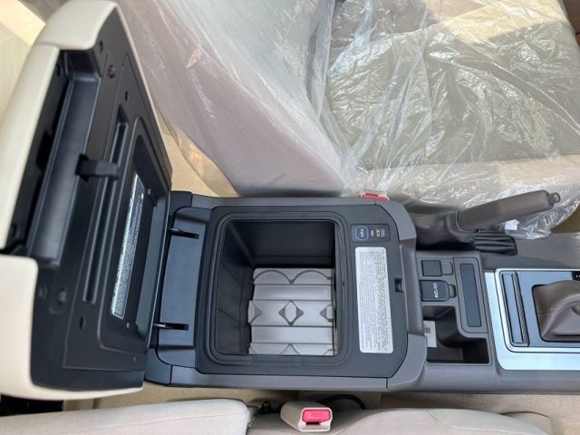 2024款霸道2700 TX 铝轮 底挂 无天窗 港口现车钜惠来袭(图4)