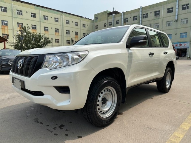 2024款霸道2700 TX 铝轮 底挂 无天窗 港口现车钜惠来袭(图2)