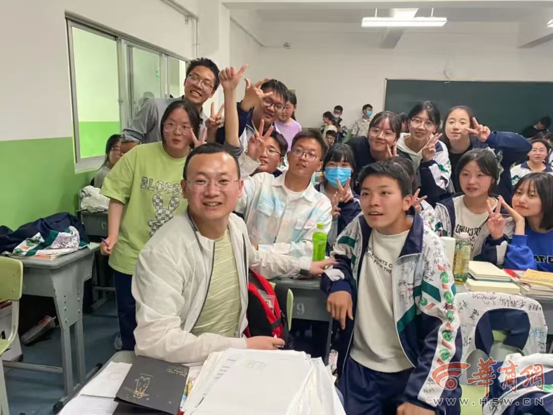 雪山下的讲台：陕师大“红烛”扎根雪域十余载(图1)