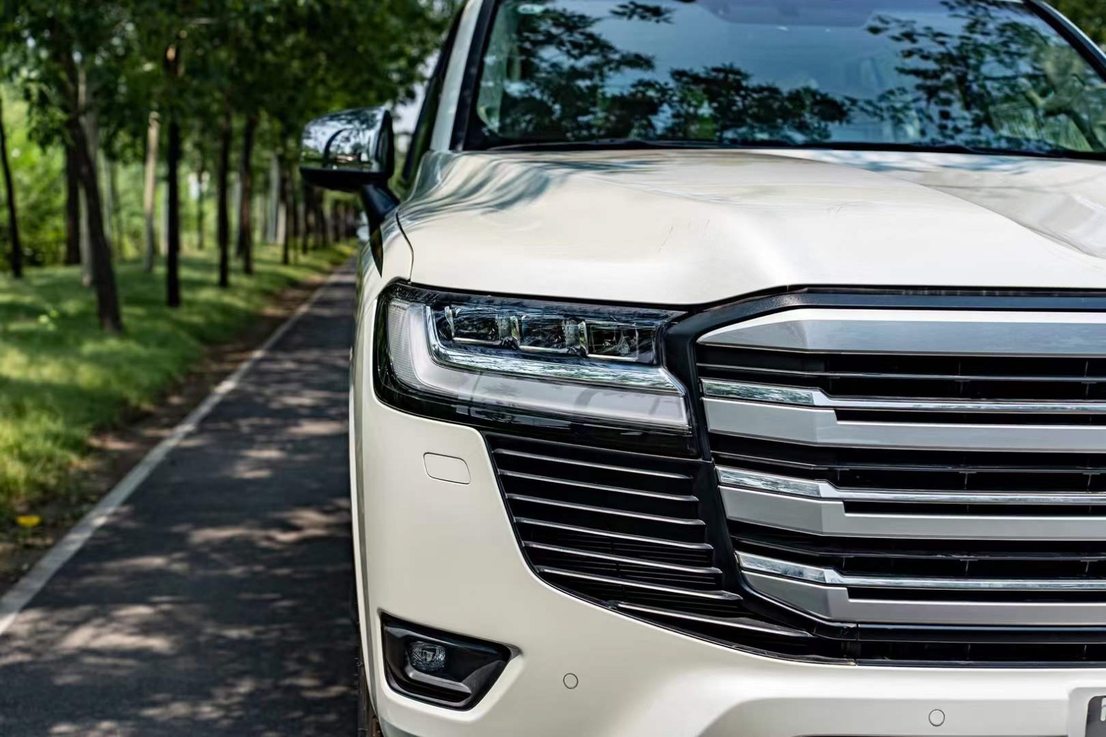 2024款酷路泽3500预定中35T发动机(图1)