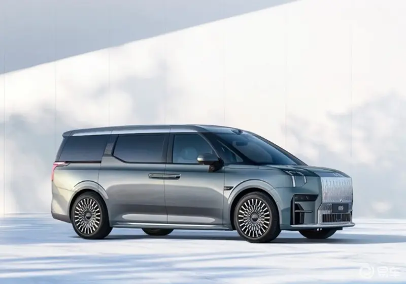 MPV首选安全+舒适极氪009和理想Mega春节该提谁(图1)