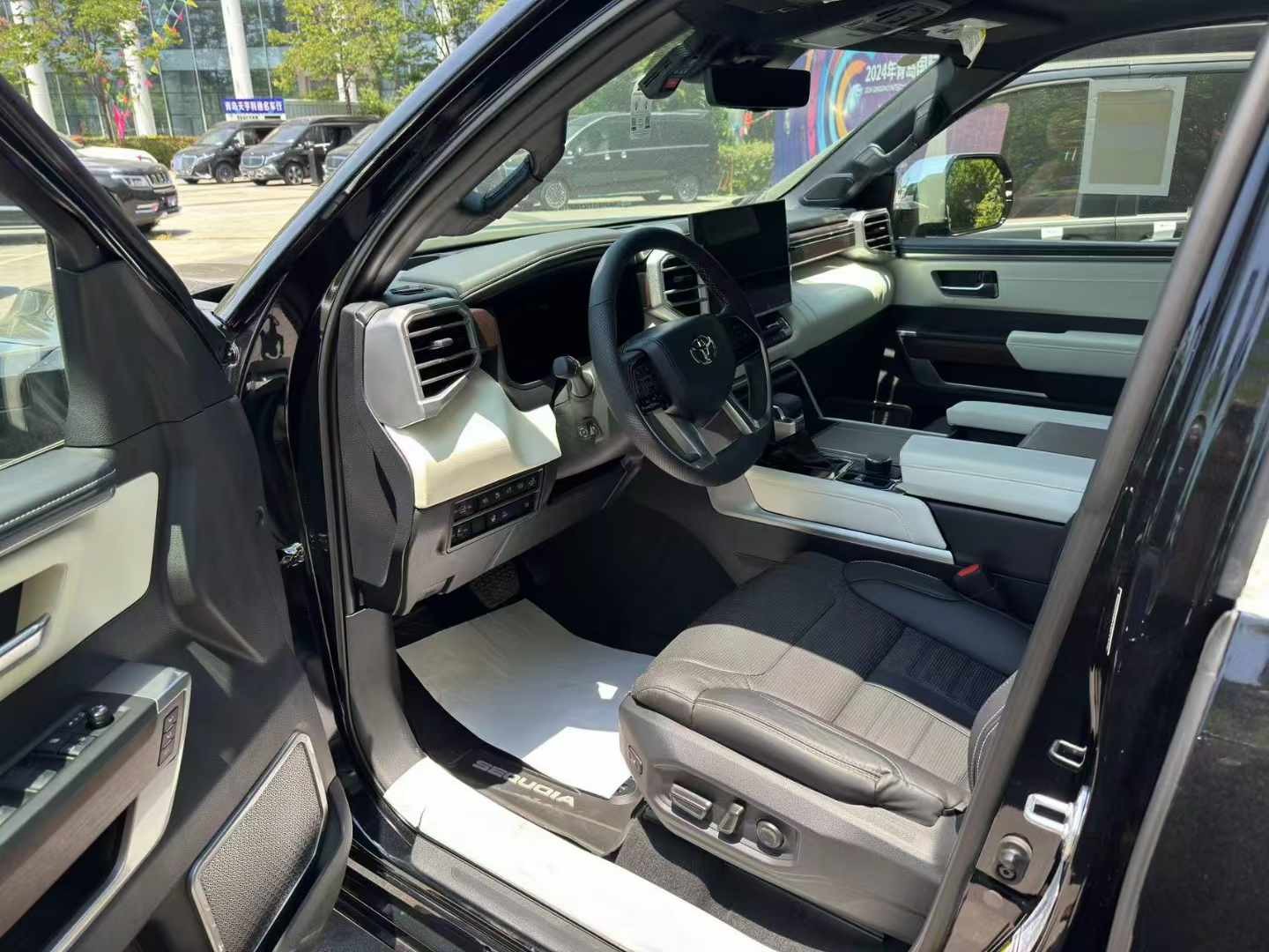 2024款丰田红杉 全新一代14X万闪亮登场 绝版SUV！(图2)