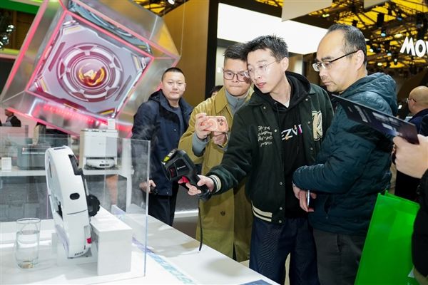 定义清洁60时代！萤石Stella星辰系列 以双擎双热+世界模型破局行业痛点(图7)