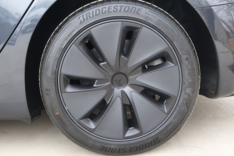 特斯拉Model 3车型配置盘点：入门级最受欢迎(图10)