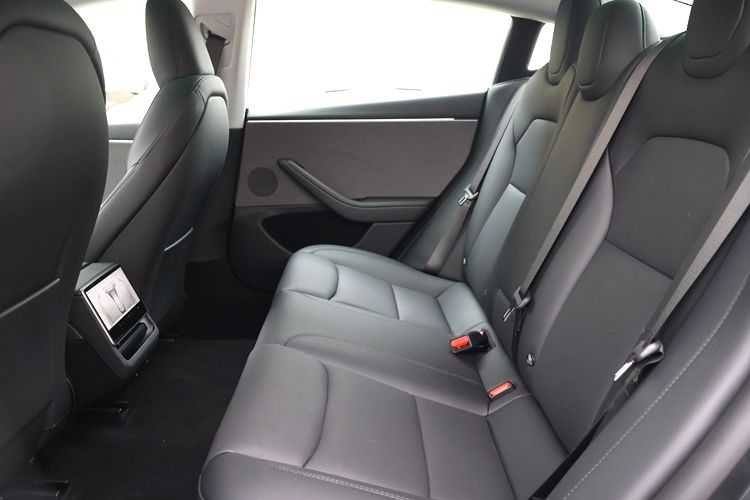 特斯拉Model 3车型配置盘点：入门级最受欢迎(图25)