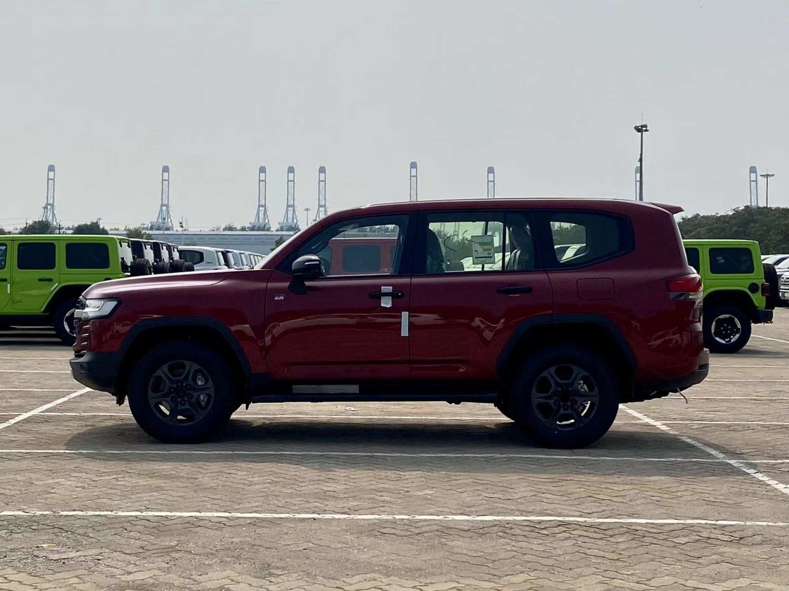 比亚迪申请音响系统及控制方法专利实现音箱装置与对接站可拆卸连接(图1)