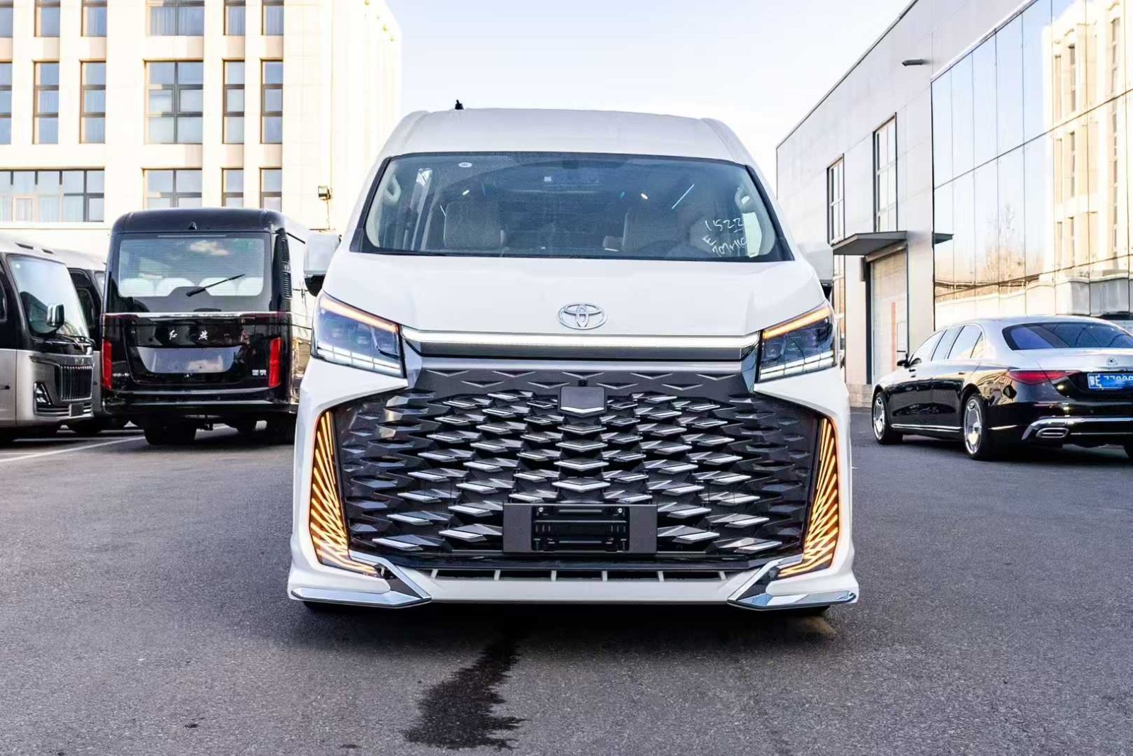 2024款全新丰田海狮中东版到店初步体验(图1)