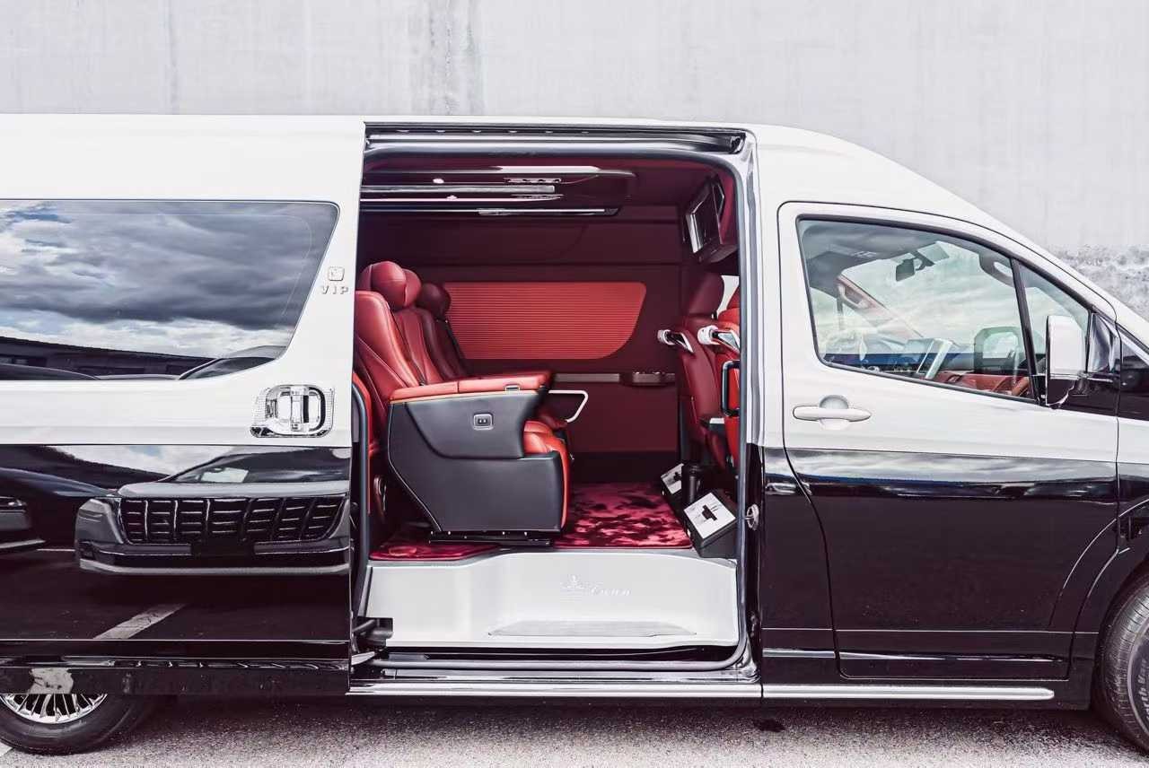 2024款全新丰田海狮中东版到店初步体验(图4)